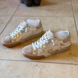 Dolce Vita size 6 Zina Sneakers in White calf hair, Tan, and gold